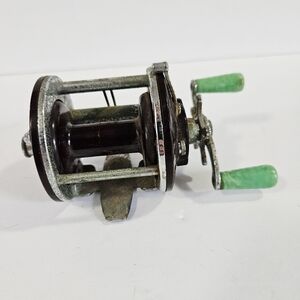 Vintage Penn Peer No. 109 Green Bakelite Collectible Bait Casting Fishing Reel